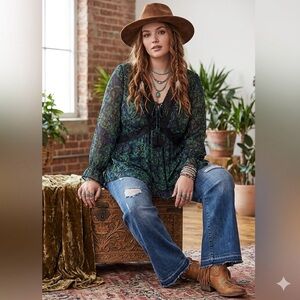 Torrid women’s blouse size 2 Green & Black